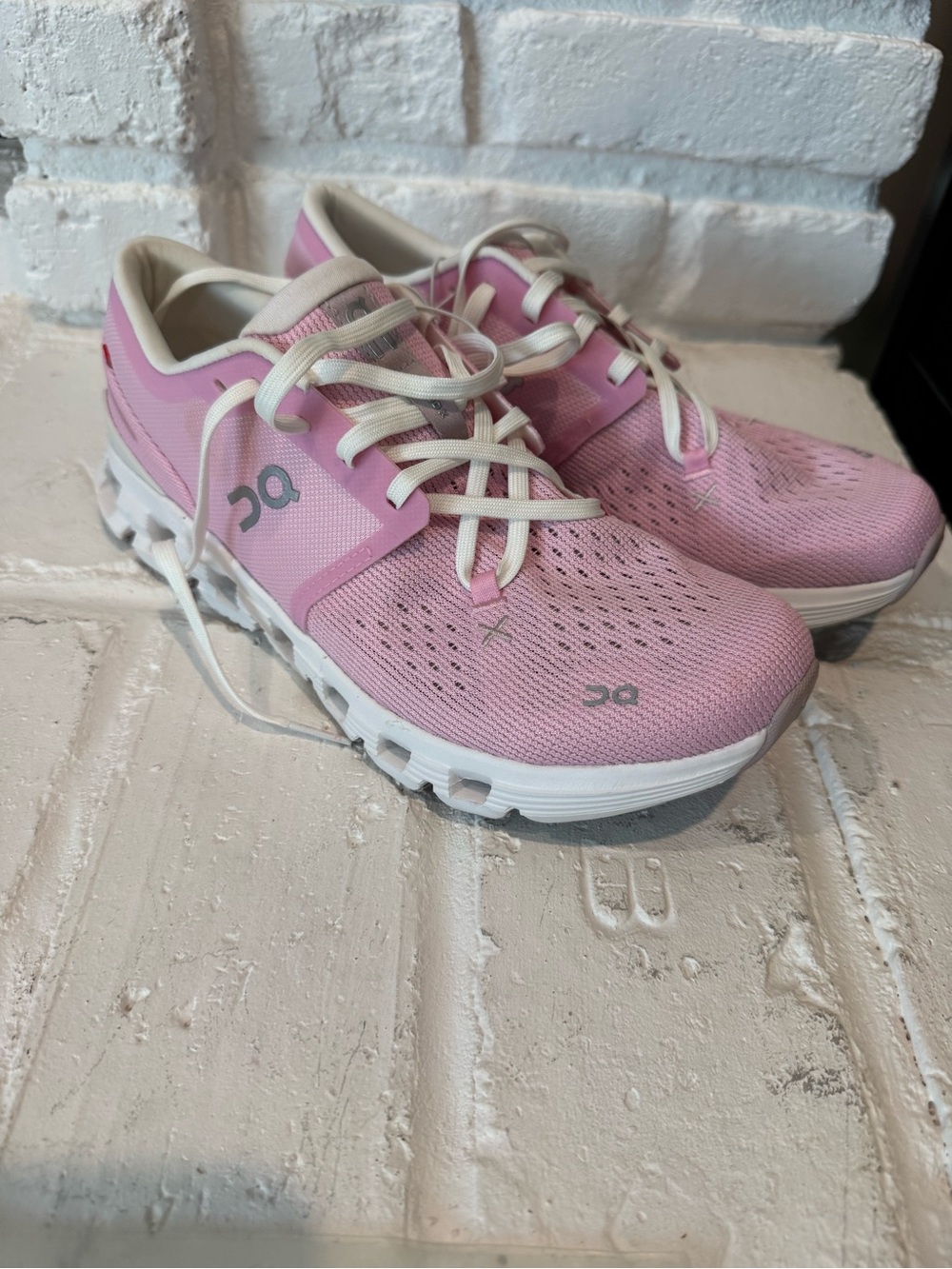 On Running Pink Mesh Cloud Running Shoes - Picture 5 of 6